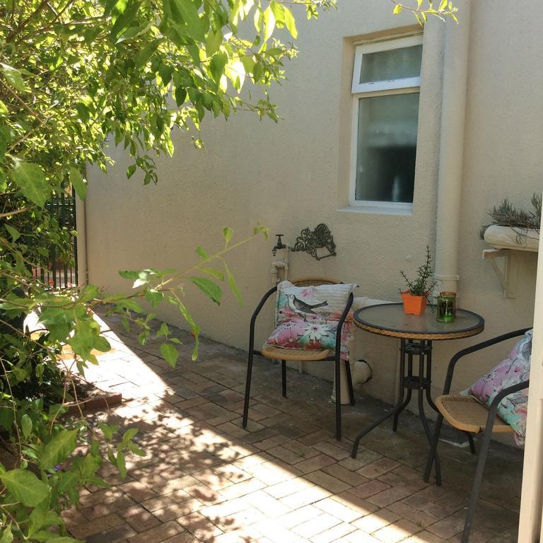 On Broadwalk Cottage Kapstadt Exterior foto