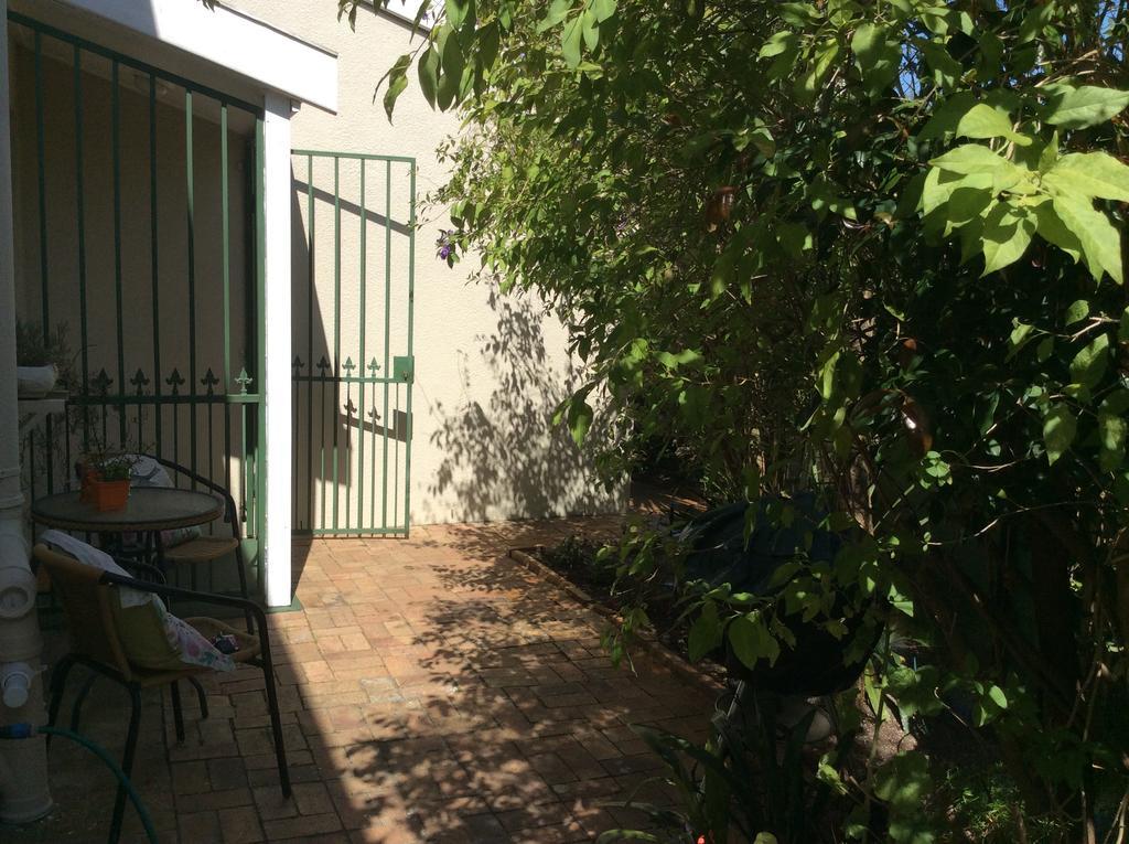 On Broadwalk Cottage Kapstadt Exterior foto
